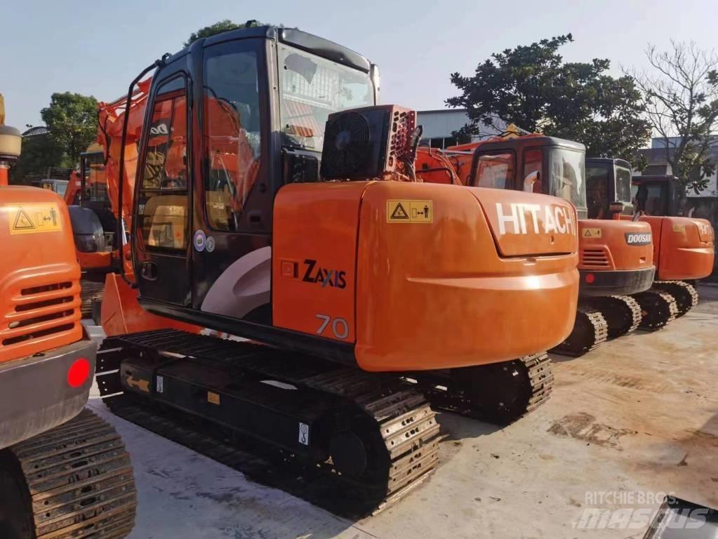 Hitachi ZX 70 中型挖掘机
