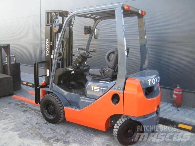 TOYOTA 028FGF15 天然气叉车