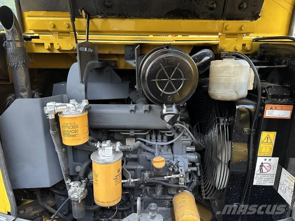 Komatsu PC56-7 小型挖掘机
