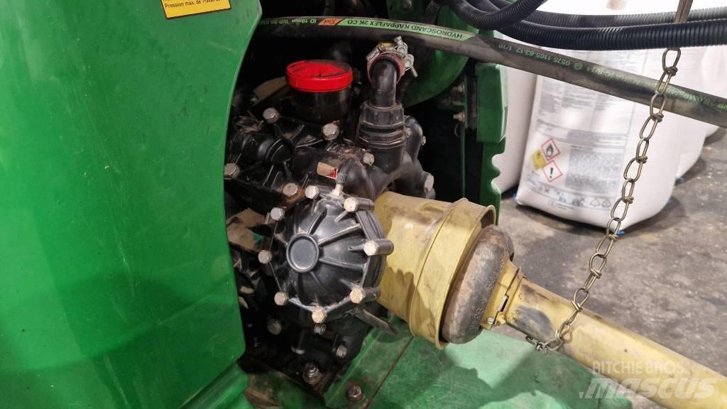 John Deere 962 i 牵引式喷雾机
