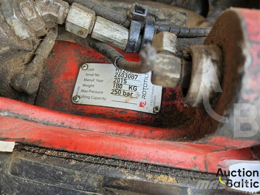 CAT 305.5E2CR 小型挖掘机