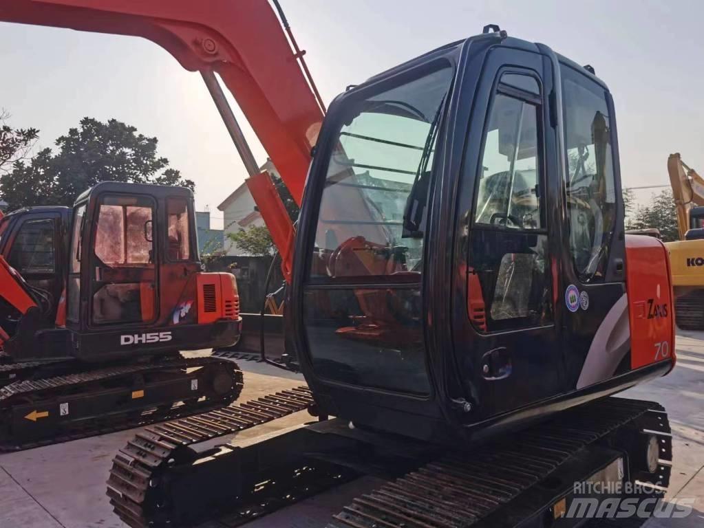Hitachi ZX 70 中型挖掘机