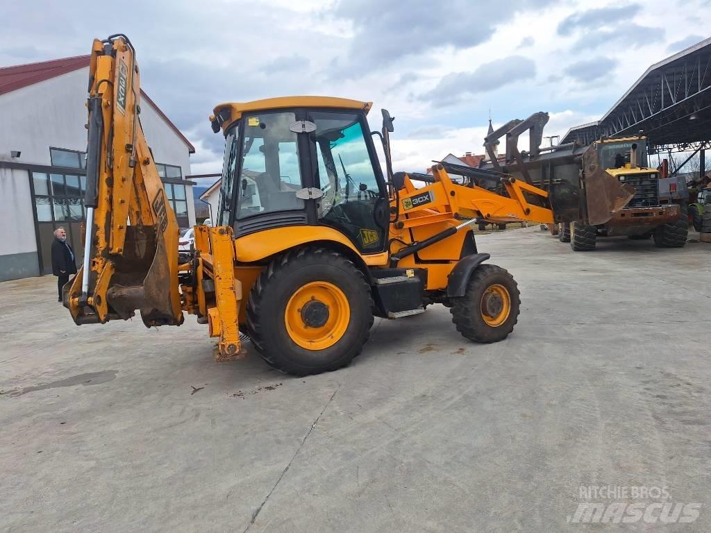 JCB 3CX 反铲装载机