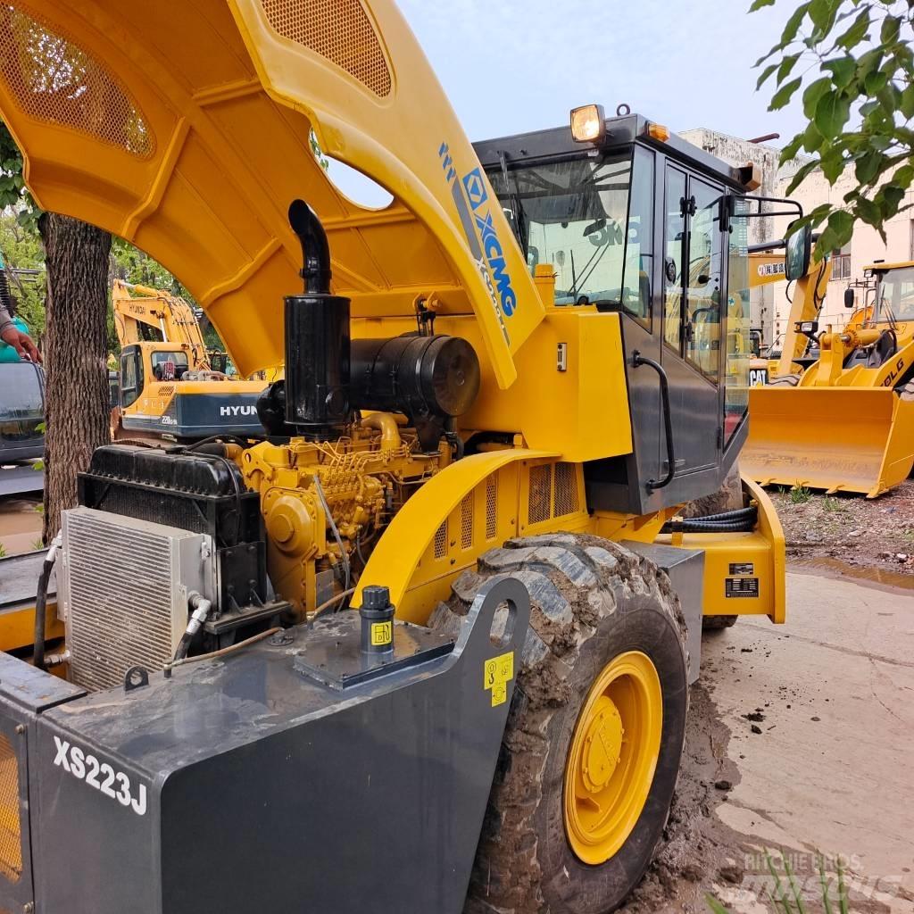XCMG XS 223 J 单轮压路机