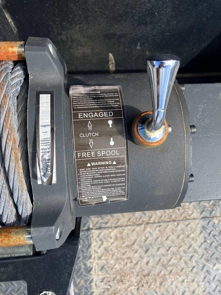 Sterling L 8513 平板栏板货车