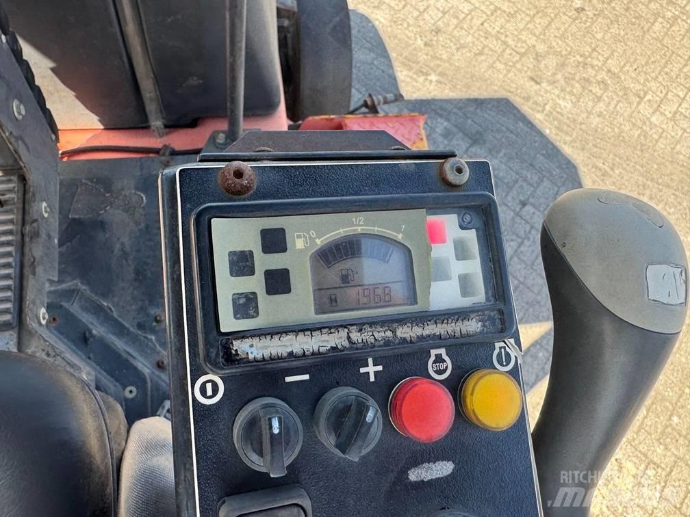 Dynapac CP 142 胶轮压路机