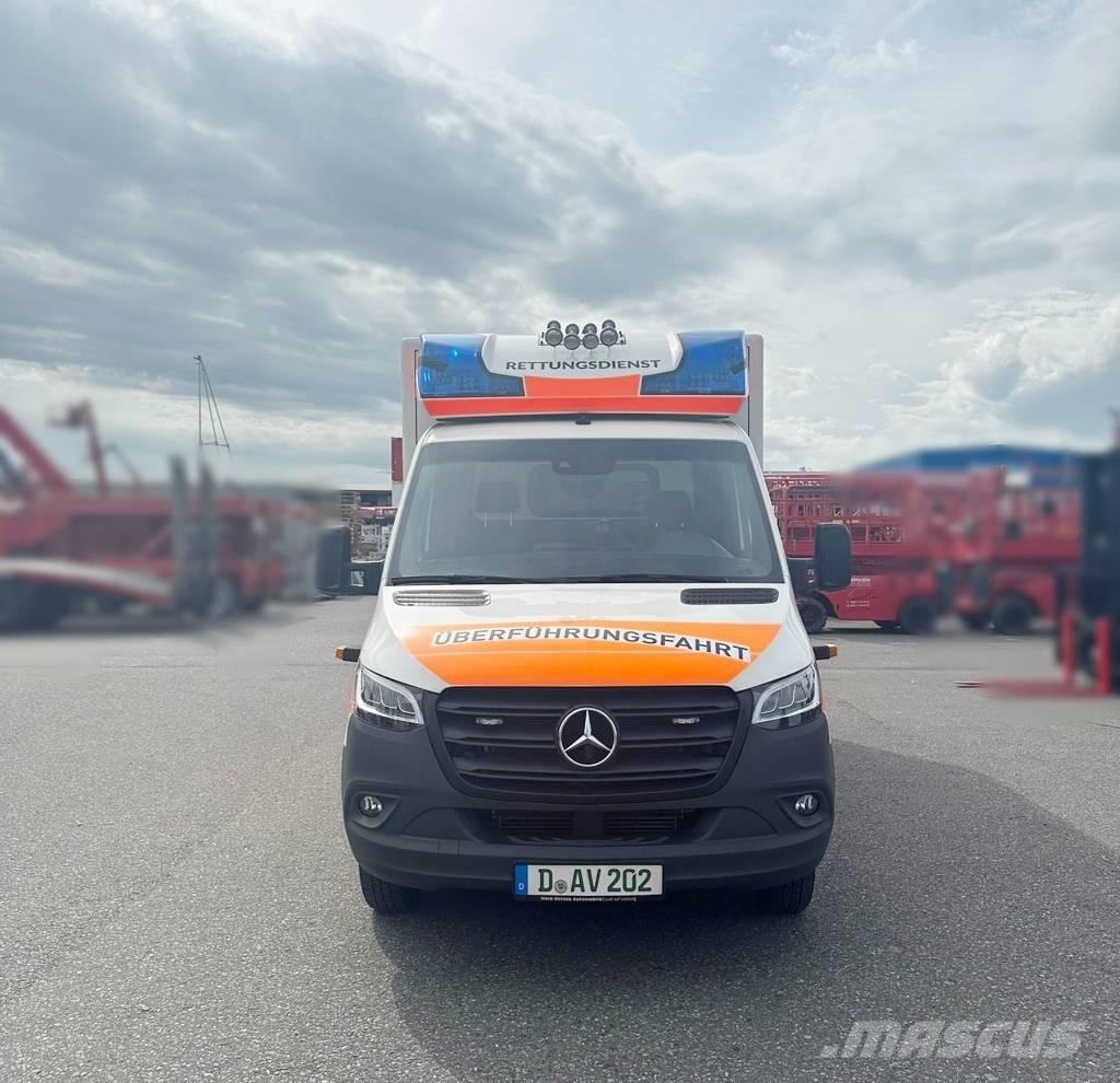 Mercedes-Benz 100 D 救护车