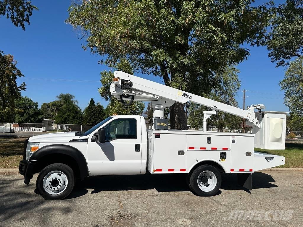 Altec AT 235 车载式高空作业车