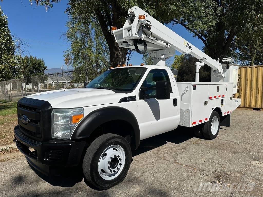 Altec AT 235 车载式高空作业车