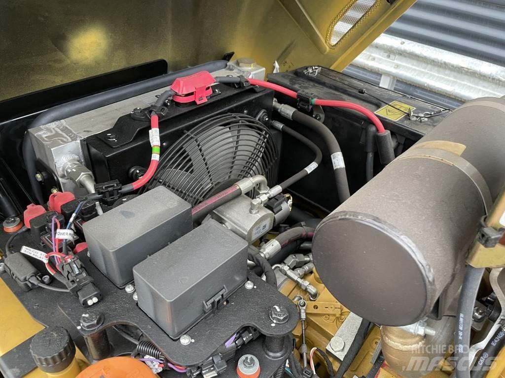 CAT CB2.5 GC 双轮压路机