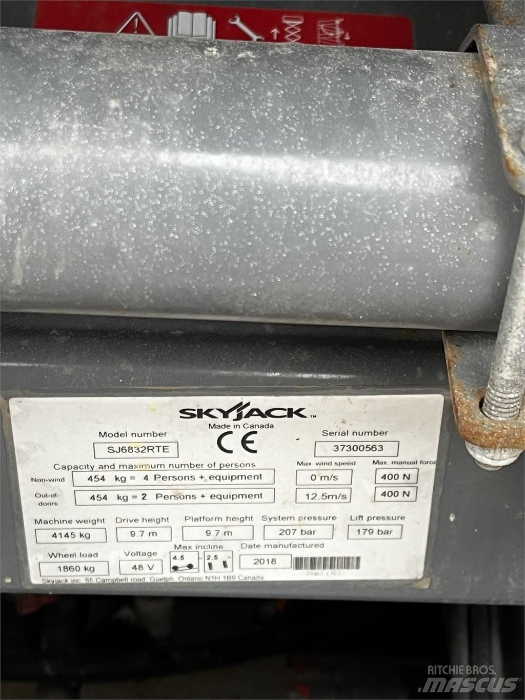 SkyJack SJ 6832 RTE 剪叉式升降机