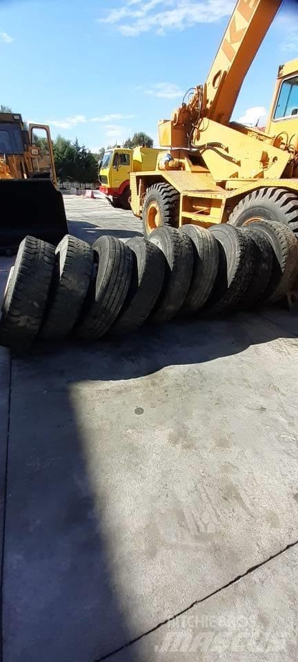 Bridgestone 13R22.5 轮胎、车轮和轮圈
