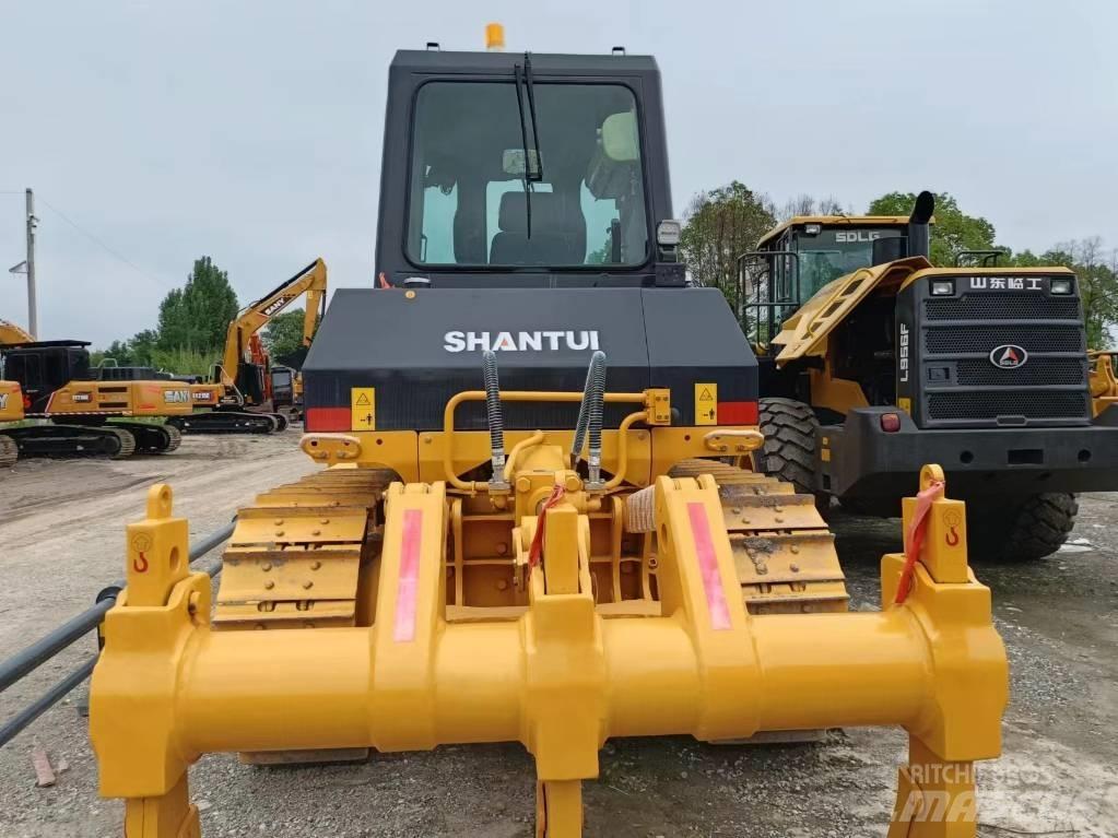 Shantui D16 履带式推土机