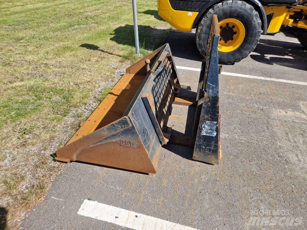 CAT 247 B 2 滑移装载机