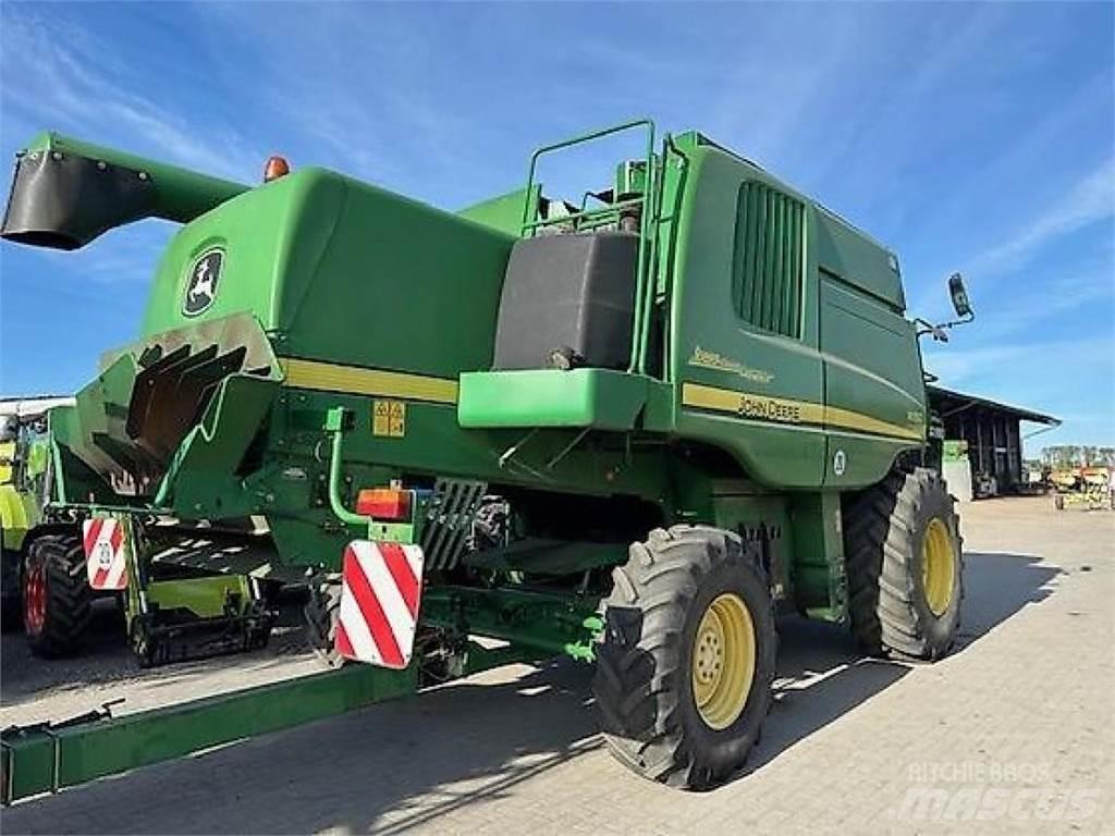 John Deere W550 联合收割机