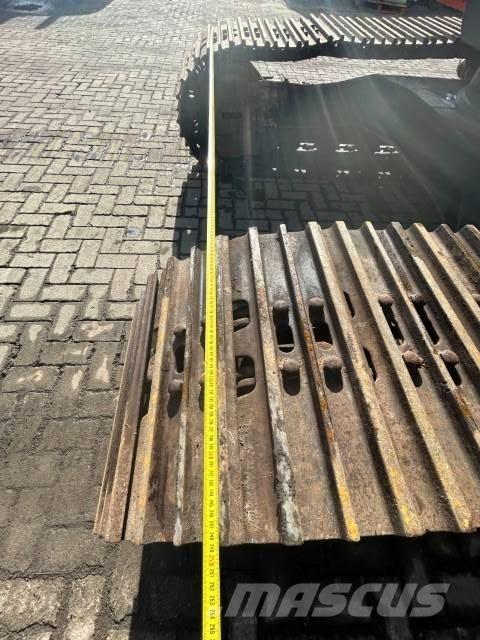 Hitachi ZX 130 履带挖掘机