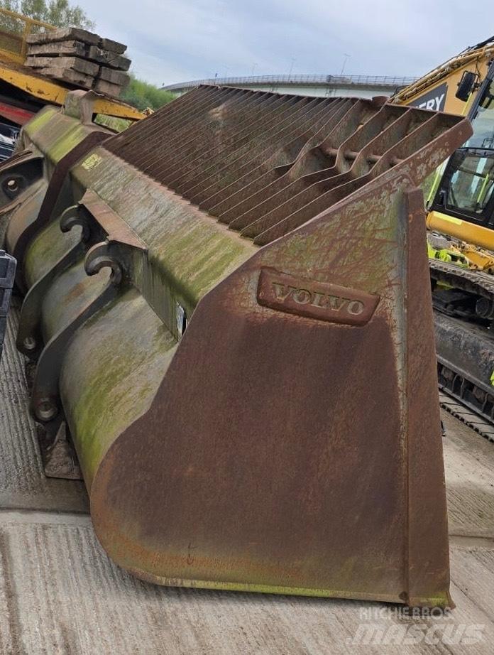 Volvo L 220 H 轮式装载机