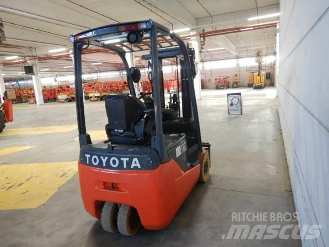 Toyota 8FBEK16T 电动叉车