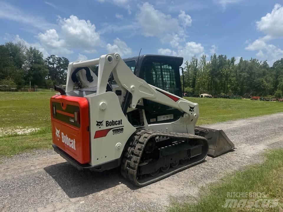 Bobcat T 590 滑移装载机