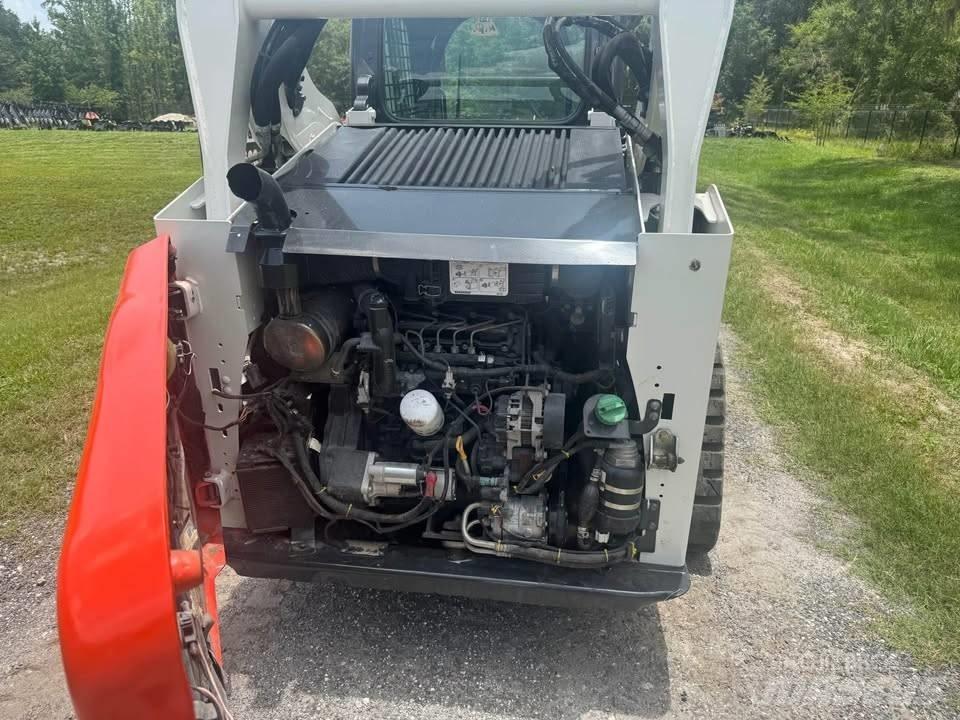 Bobcat T 590 滑移装载机