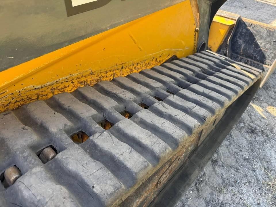 John Deere 325G 滑移装载机