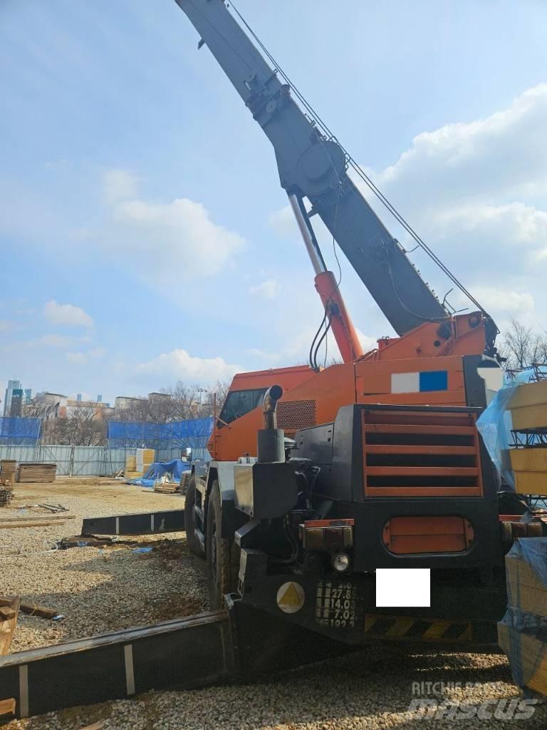 Komatsu LW 250 越野轮胎起重机︳越野吊︳越野起重机︳移动式起重机