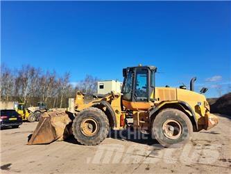 CASE 821 F 轮式装载机