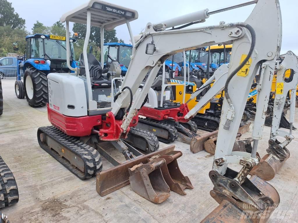 Takeuchi TB23R 小型挖掘机