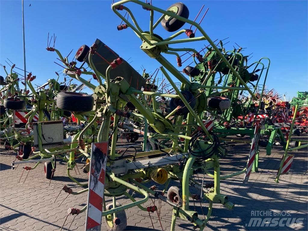 CLAAS Volto 770 犁耙和摊草机
