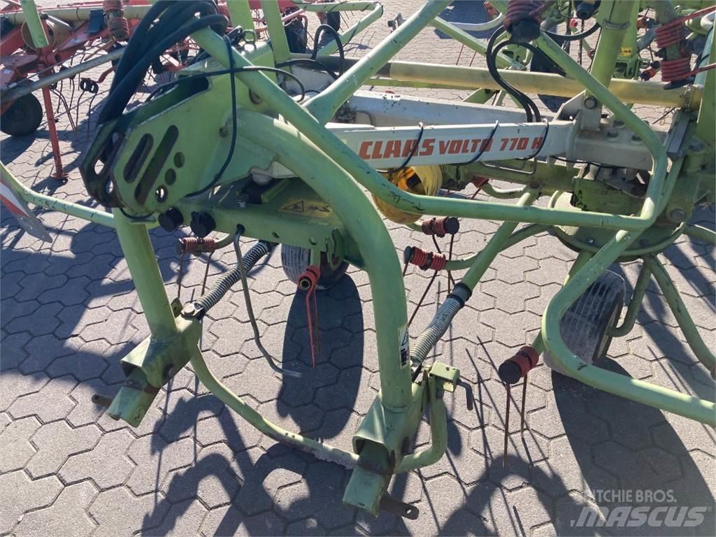 CLAAS Volto 770 犁耙和摊草机