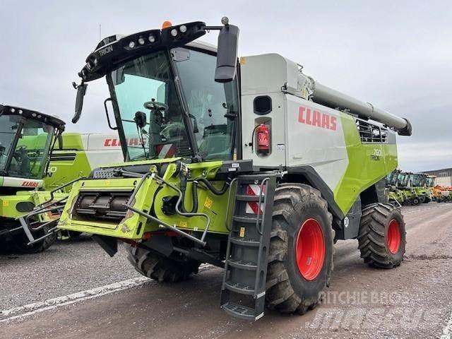 CLAAS TRION 750 联合收割机