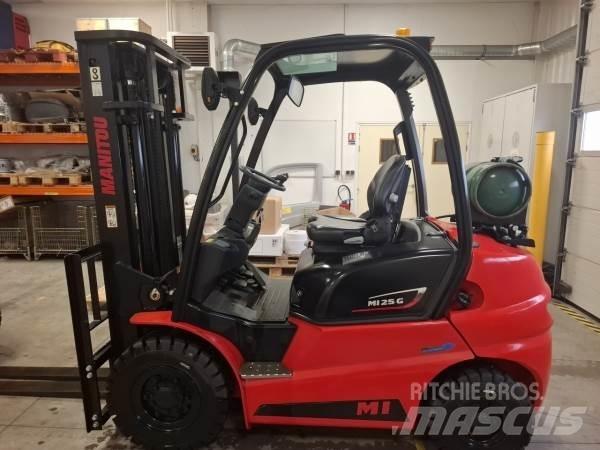 Manitou MI25G 越野叉车|叉装车