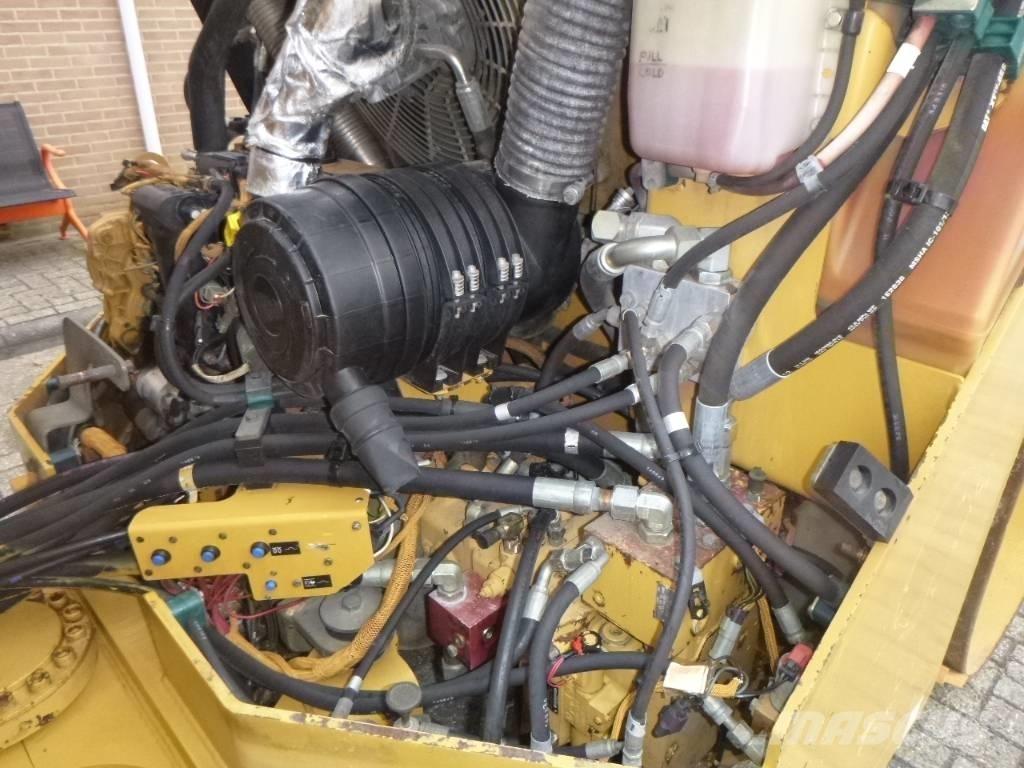 CAT CB 534 D 双轮压路机