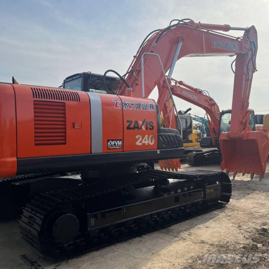 Hitachi ZX 240 履带挖掘机