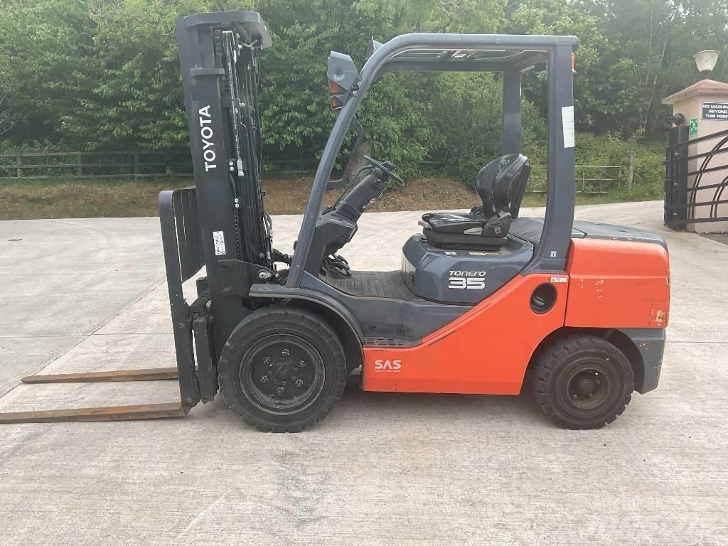 Toyota 02-8 FDJF 35 柴油叉车