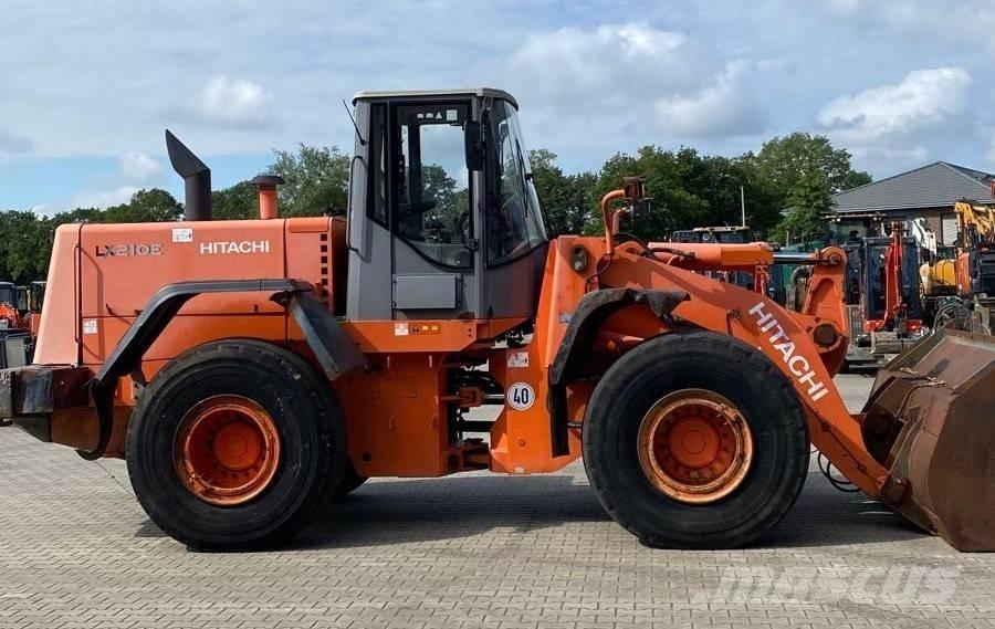 Hitachi LX 210 E 轮式装载机