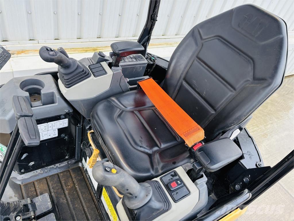 CAT 301.7CR 小型挖掘机