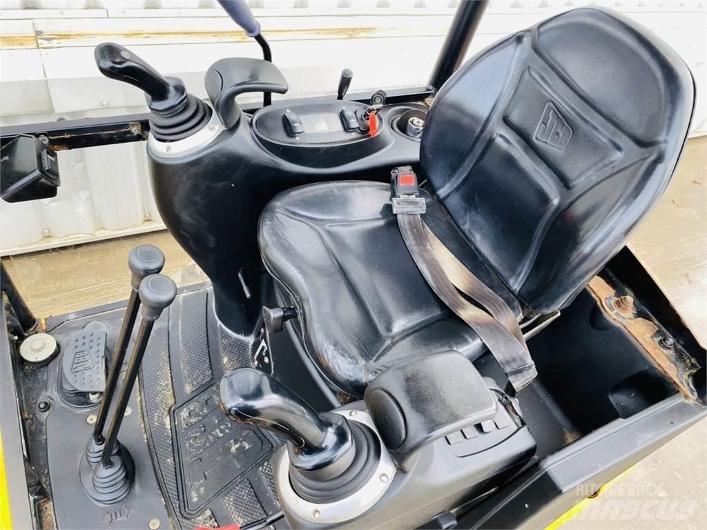 JCB 8018CTS 小型挖掘机