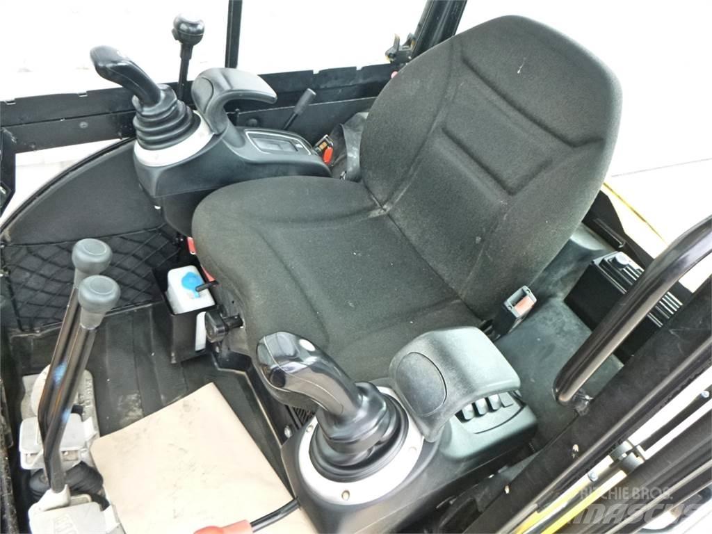 JCB 8026CTS 小型挖掘机