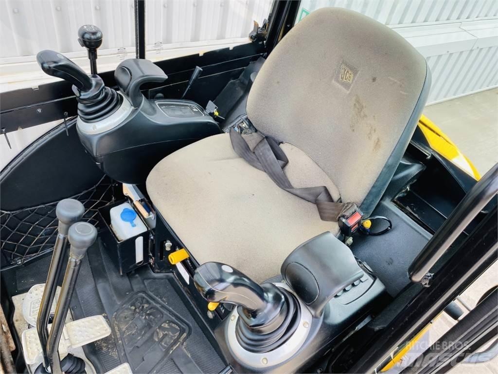 JCB 8026CTS 小型挖掘机