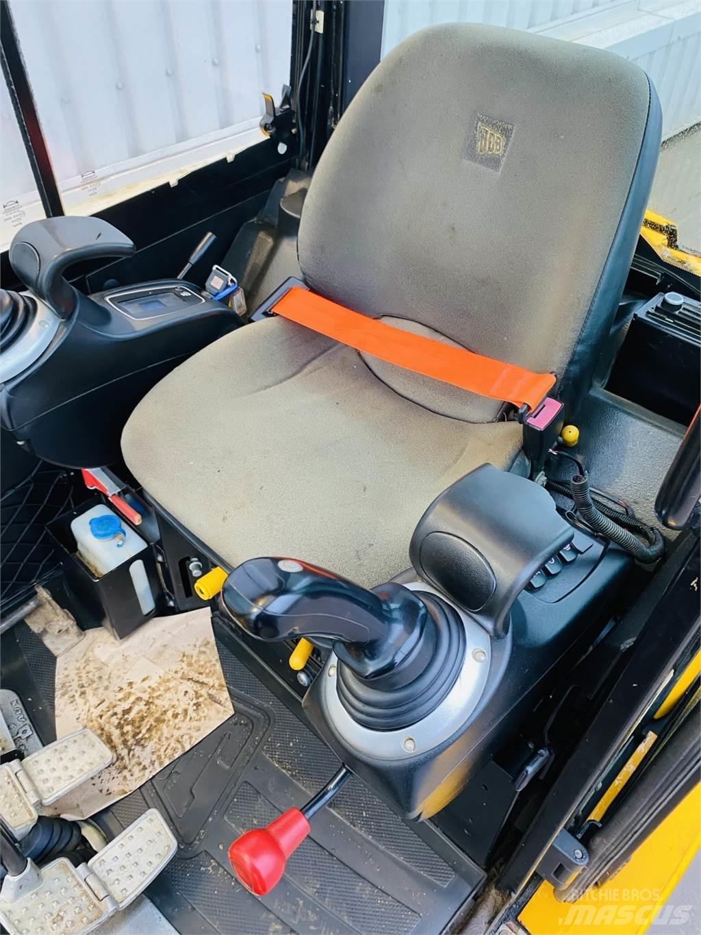 JCB 8026CTS 小型挖掘机