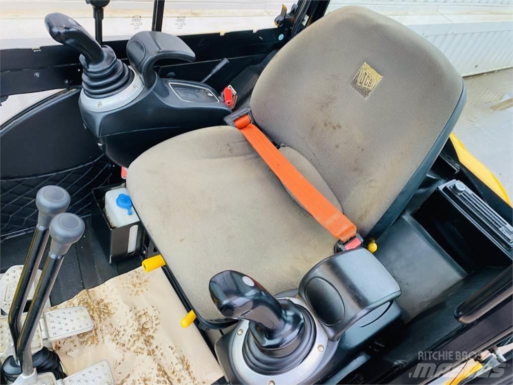 JCB 8026CTS 小型挖掘机