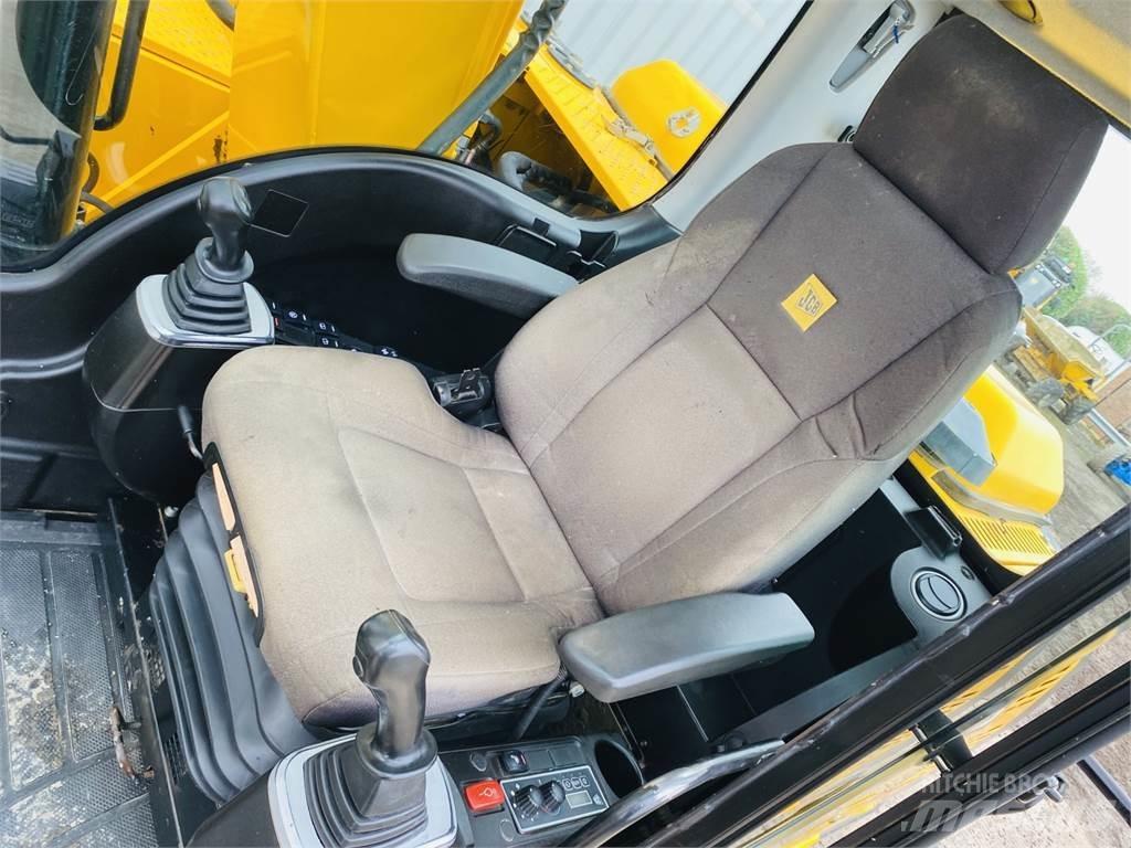 JCB JS130LC 履带挖掘机