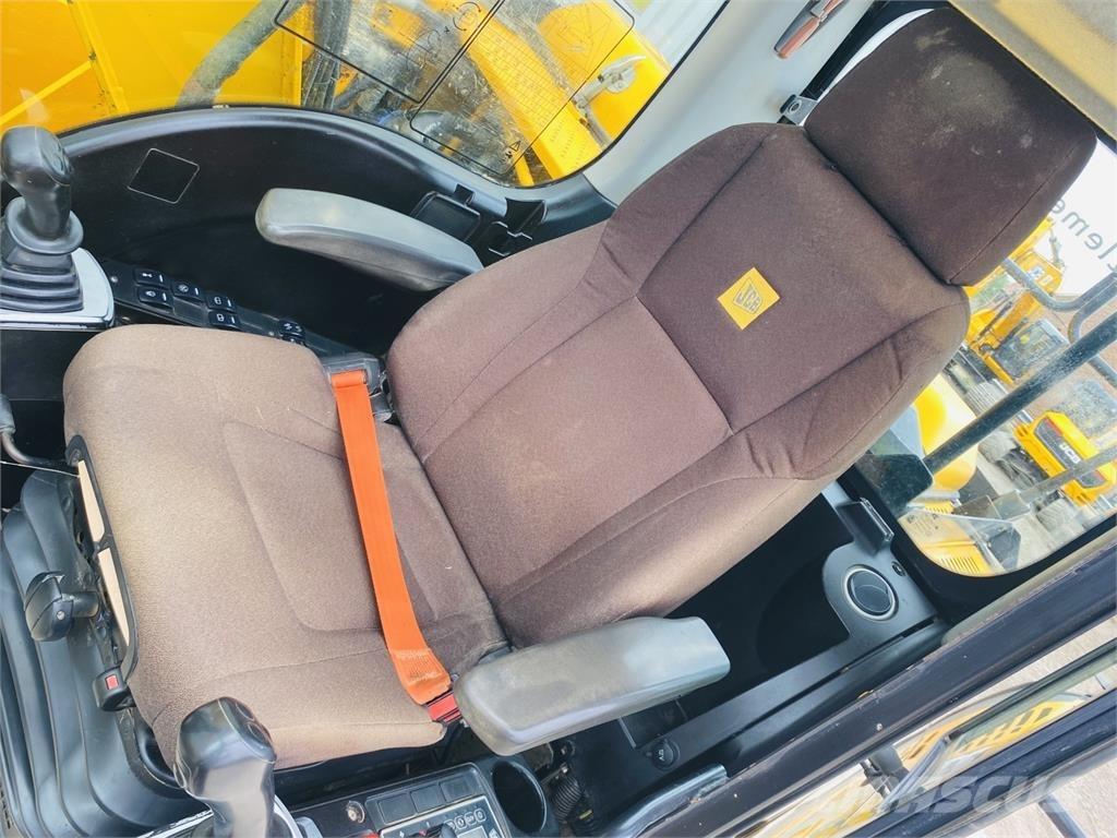 JCB JS130LC 履带挖掘机