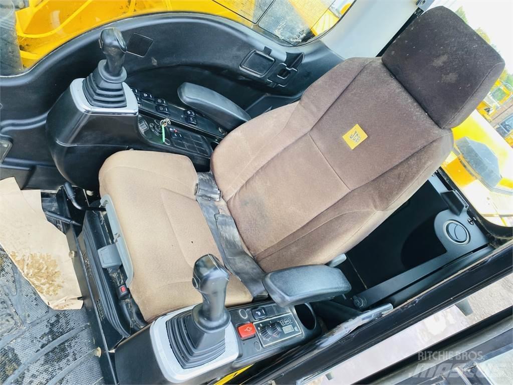 JCB JS220LC 履带挖掘机