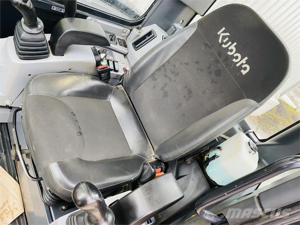Kubota U48-4 中型挖掘机