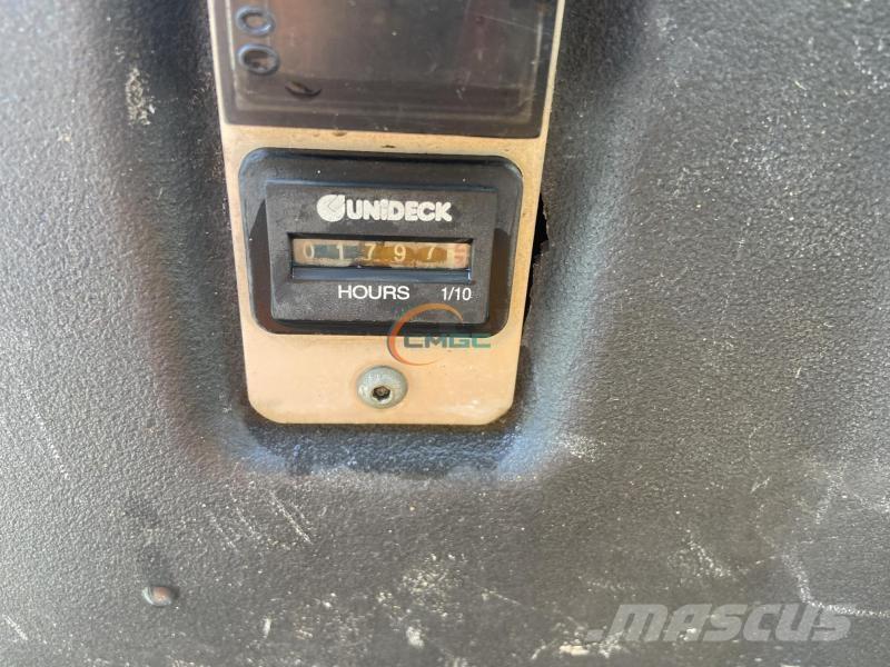Ausa 100 AHG 刚性自卸车