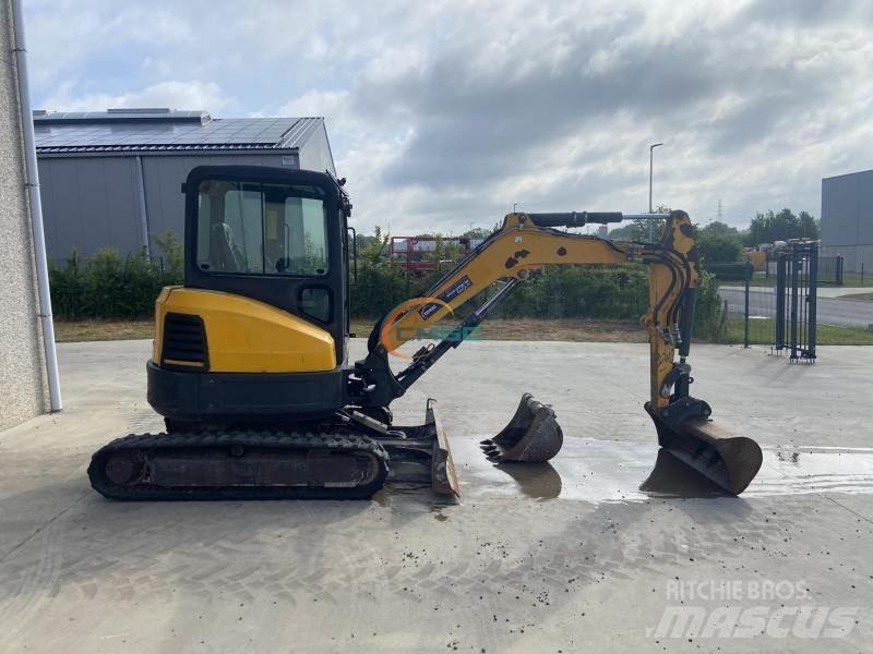 Bobcat E 35 轮式挖掘机