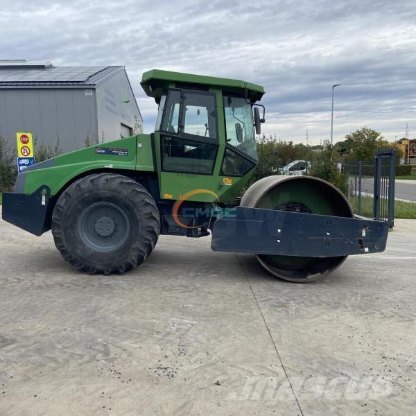 Dynapac CA302D 土壤压实机