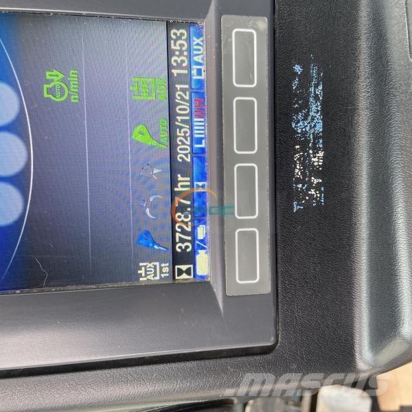 Takeuchi TB215R 轮式挖掘机